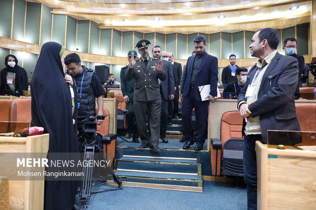 نشست خبری وزیر دفاع