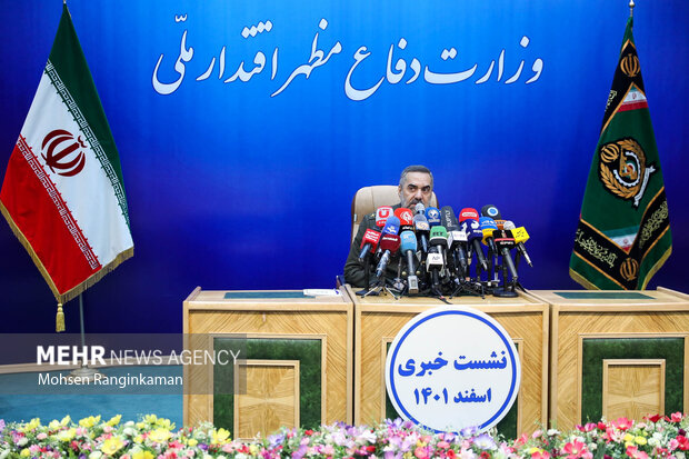 نشست خبری وزیر دفاع