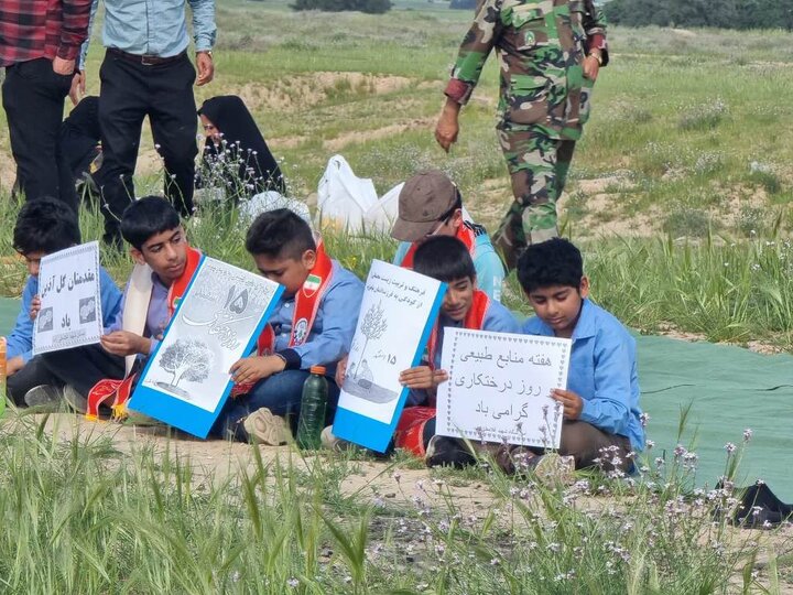 فرهنگ کاشت درخت در شهرستان گناوه نهادینه شود