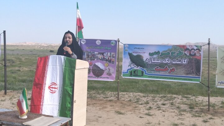 آئین روز درختکاری و آغاز هفته منابع طبیعی در گناوه برگزار شد