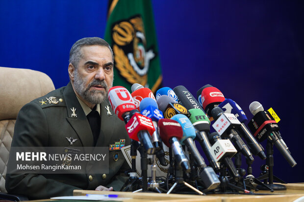 وزیر الدفاع الايراني يهنيء نظراءه في الدول التي تحتفل بعید نوروز