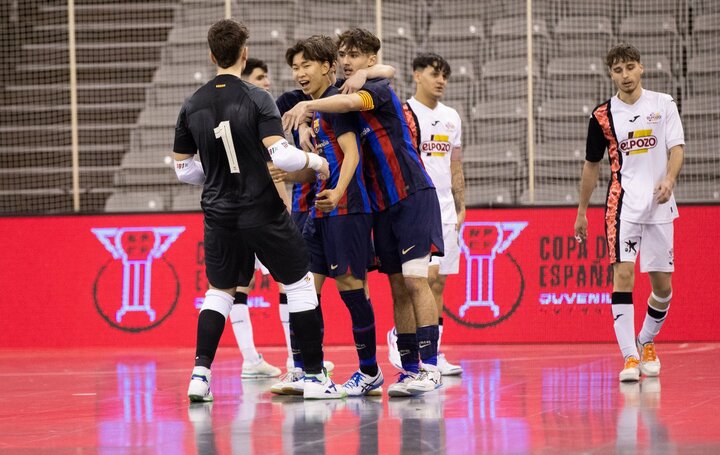 ژاپن با ۸ بازیکن جام ملتهای آسیا مقابل ایران/بازیکن بارسا هم هست