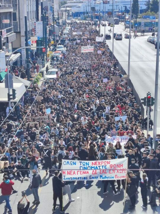 تظاهرات دانشجویان یونانی در اعتراض به حادثه برخورد ۲ قطار 