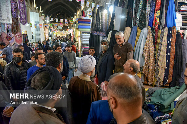 دیدار و گفتگوی امام جمعه شیراز با کسبه بازار