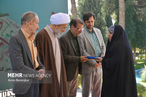 اختتامیه کنگره ملی شعر «مکتب گمنامی» در حافظیه شیراز