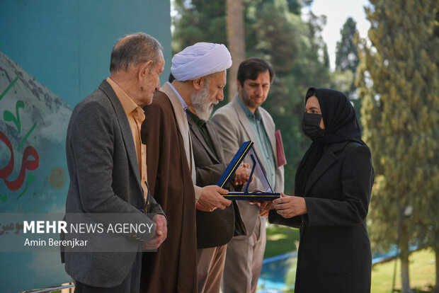 اختتامیه کنگره ملی شعر «مکتب گمنامی» در حافظیه شیراز