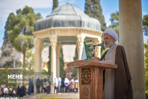 اختتامیه کنگره ملی شعر «مکتب گمنامی» در حافظیه شیراز