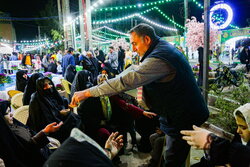اطعام ۸۳ هزار زائر حرم بانوی کرامت در روز عید غدیر/ برپایی ۴ ایستگاه صلواتی در حرم