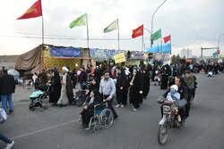 پیاده روی زائران نیمه شعبان در بلوار پیامبر اعظم