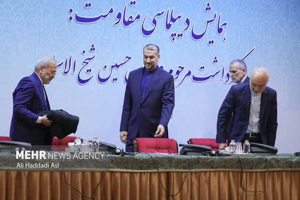 علی اکبر صالحی و حسین امیر عبدالهیان وزیر امور خارجه کشورمان در همایش دیپلماسی مقاومت حضور دارند