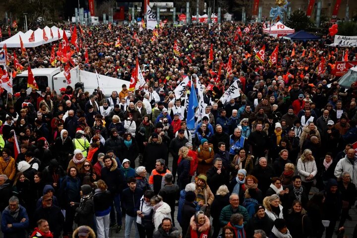 فرنسا تواجه إضرابا شاملا احتجاجا على إصلاح نظام التقاعد