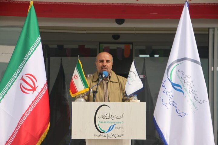 نهال درخت در پتروشیمی دهدشت غرس شد / تجلیل از خانواده شهدا
