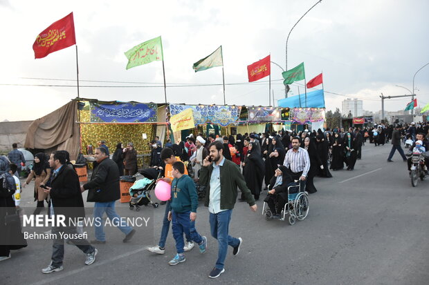 حال و هوای مسجد جمکران در شب نیمه شعبان