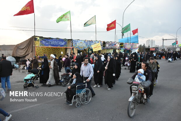 پیاده روی زائران نیمه شعبان در بلوار پیامبر اعظم 