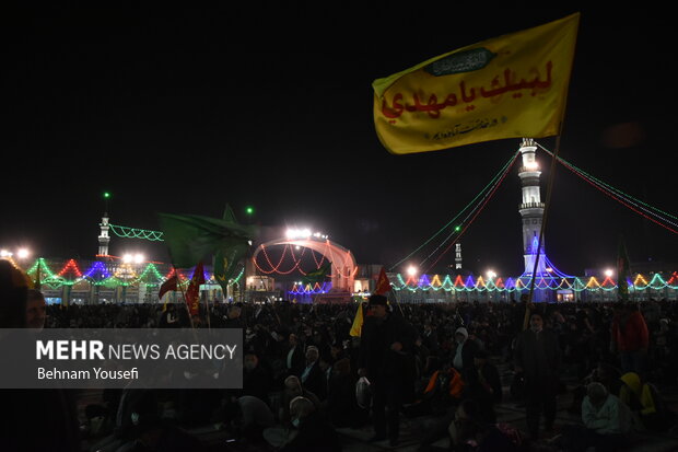 مسجد جمکران در شب نیمه شعبان