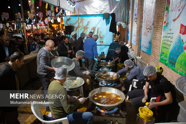 حال و هوای شهر قزوین در شب نیمه شعبان