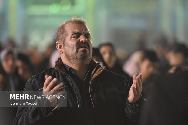 دعا و نیایش در شب نیمه شعبان در مسجد جمکران