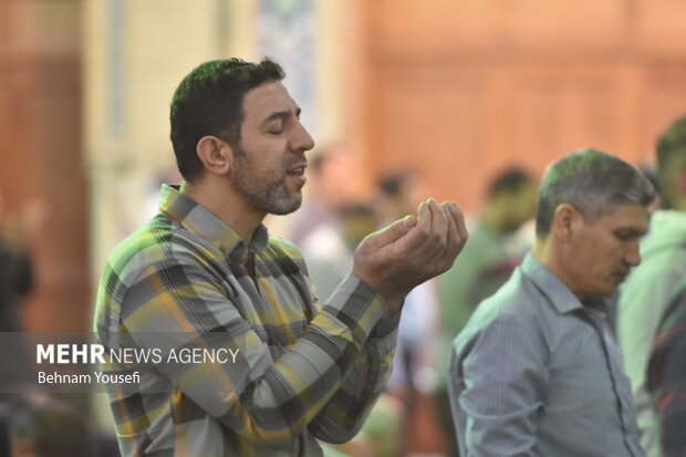 دعا و نیایش در شب نیمه شعبان در مسجد جمکران
