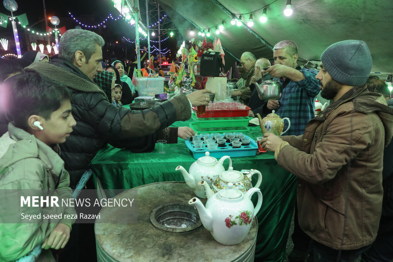 مهمانی نور به وسعت دلهای مردم کویر/ آسمان شب درخشید