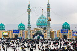 شستشوی گنبد مسجد مقدس جمکران در نهم ربیع الاول