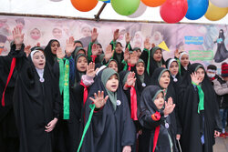 اجرای خیابانی سرود «سلام یا زهرا(س)» در اردبیل