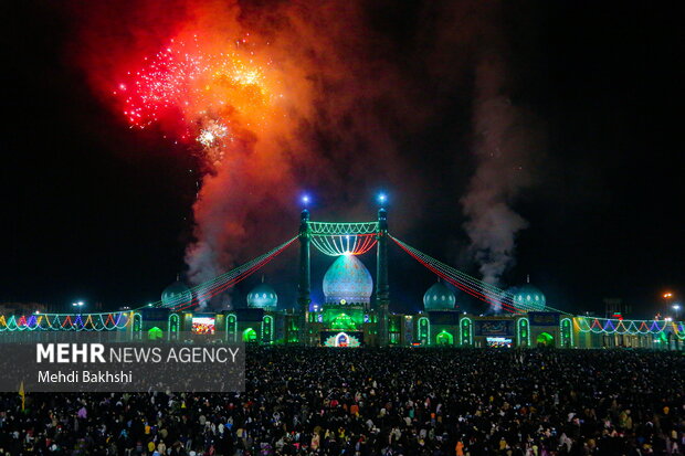 شب ولادت امام زمان(عج) مسجد جمکران مہدوی پروانوں سے لبریز، روح پرور مناظر
