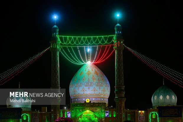 شب ولادت امام زمان(عج) مسجد جمکران مہدوی پروانوں سے لبریز، روح پرور مناظر
