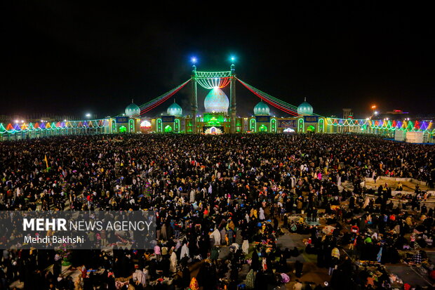 تصاویری هوایی از جمعیت حاضر در صحن مسجد جمکران 
