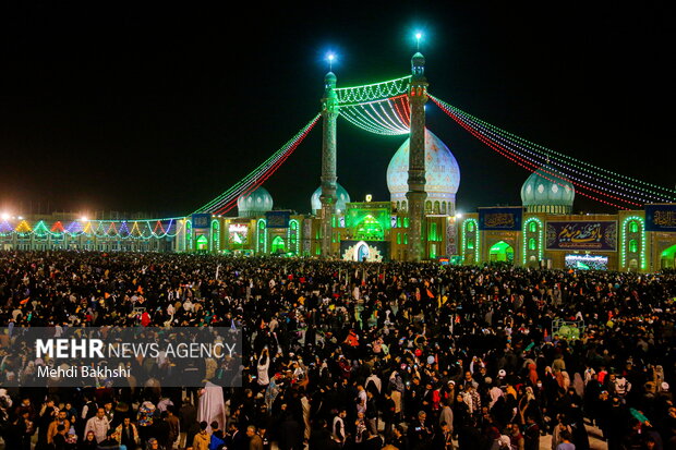 شب ولادت امام زمان(عج) مسجد جمکران مہدوی پروانوں سے لبریز، روح پرور مناظر
