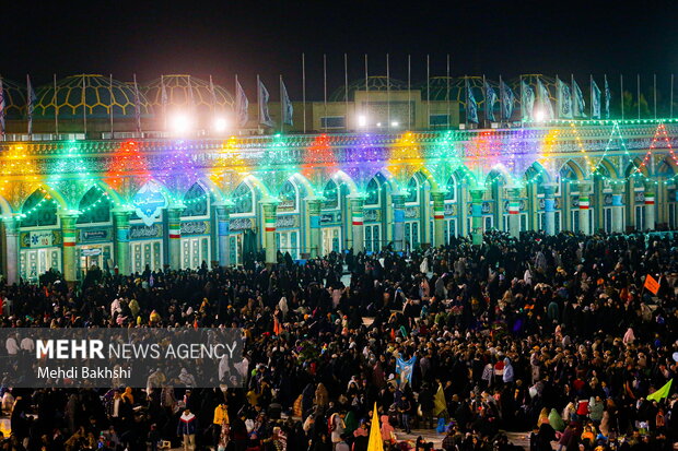 شب ولادت امام زمان(عج) مسجد جمکران مہدوی پروانوں سے لبریز، روح پرور مناظر
