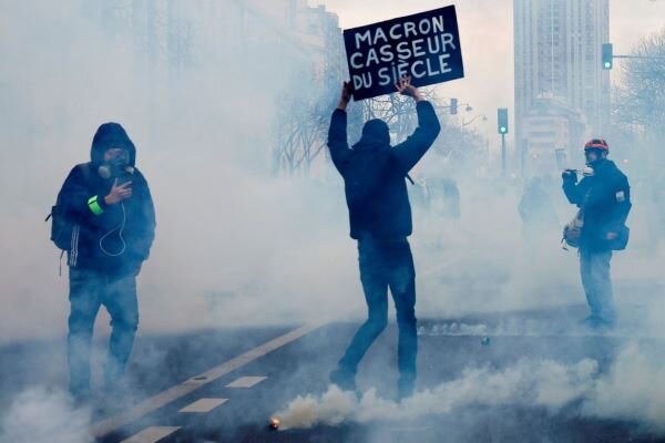 VIDEO: Anti-Macron protests in France turns violent 