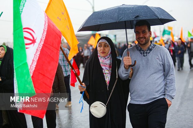 پیاده‌روی عاشقان مهدوی در بلوار پیامبر اعظم قم به سمت جمکران