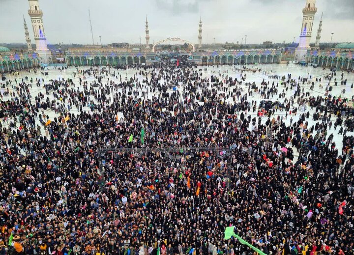 سرود «سلام فرمانده ۲» در صحن مسجد مقدس جمکران اجرا شد