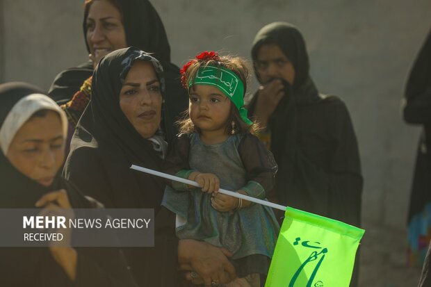 ایران کے نامور مداحوں اور علما کا دور افتادہ گاوں کے لوگوں کے ساتھ نیمہ شعبان کا جشن