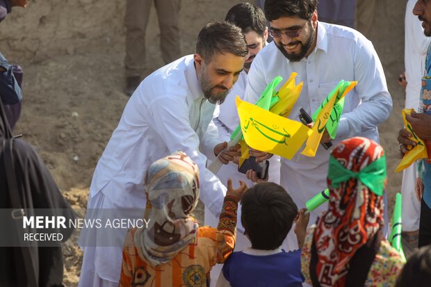 ایران کے نامور مداحوں اور علما کا دور افتادہ گاوں کے لوگوں کے ساتھ نیمہ شعبان کا جشن