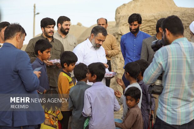 ایران کے نامور مداحوں اور علما کا دور افتادہ گاوں کے لوگوں کے ساتھ نیمہ شعبان کا جشن