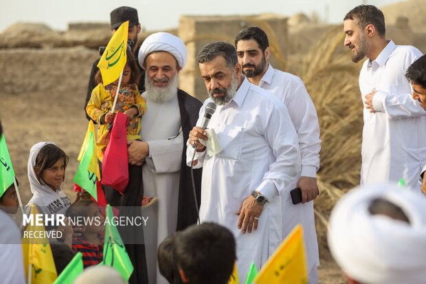 ایران کے نامور مداحوں اور علما کا دور افتادہ گاوں کے لوگوں کے ساتھ نیمہ شعبان کا جشن