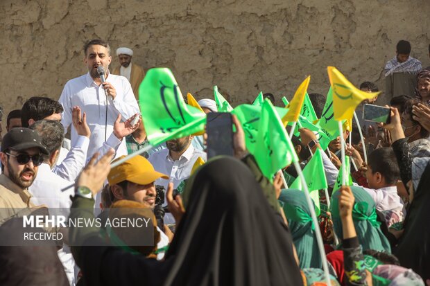 ایران کے نامور مداحوں اور علما کا دور افتادہ گاوں کے لوگوں کے ساتھ نیمہ شعبان کا جشن