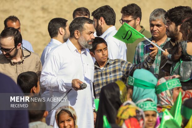 ایران کے نامور مداحوں اور علما کا دور افتادہ گاوں کے لوگوں کے ساتھ نیمہ شعبان کا جشن