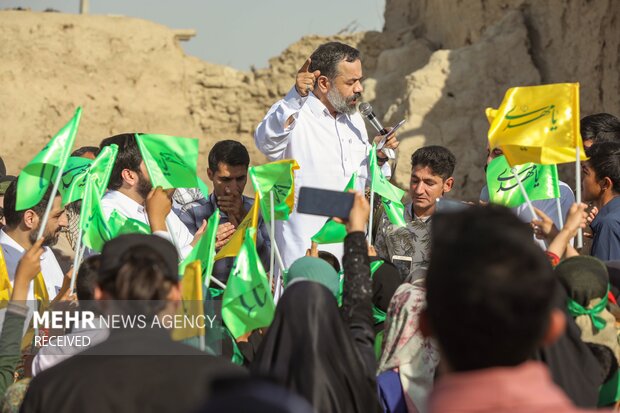 ایران کے نامور مداحوں اور علما کا دور افتادہ گاوں کے لوگوں کے ساتھ نیمہ شعبان کا جشن