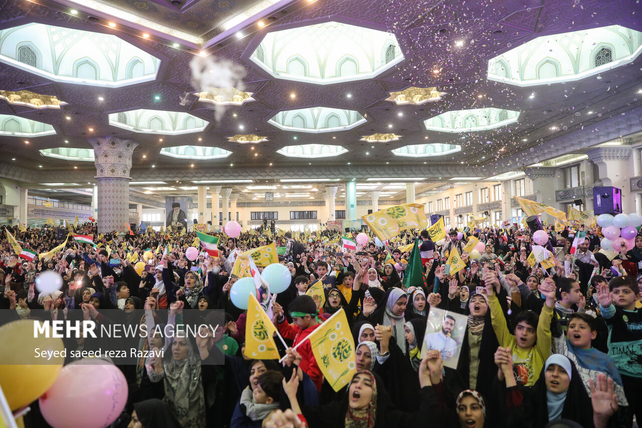 خصوصی رپورٹ؛ تہران میں "عشق مہدیؑ" کے عنوان سے جشن؛ عوام کی بھرپور شرکت 