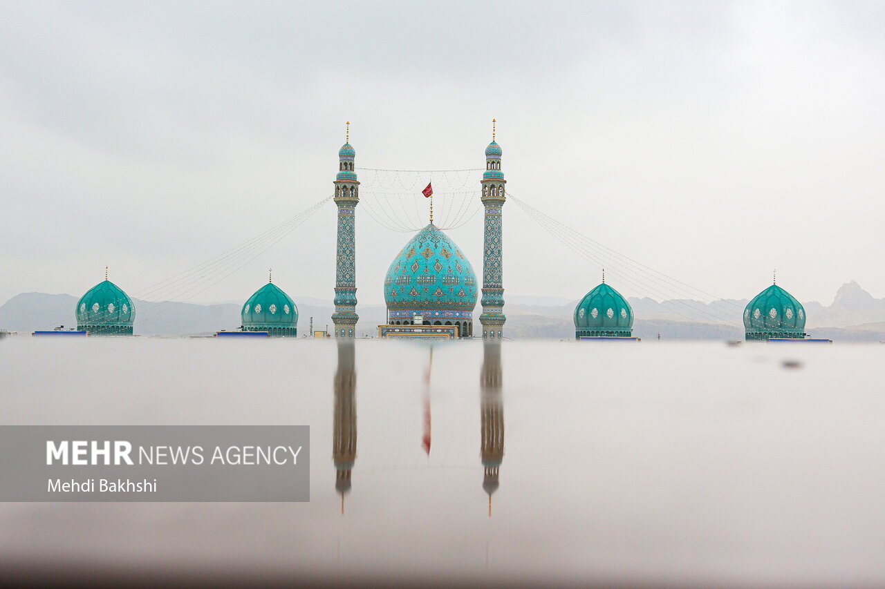 تصاویر هوایی حضور گسترده مردم در نماز عید فطر مسجد جمکران