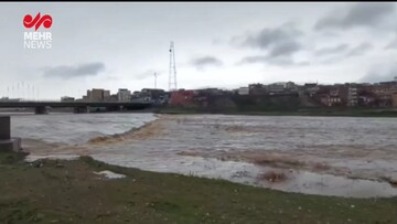 طغیان رودخانه سقز بر اثر بارندگی ۲۴ ساعت اخیر