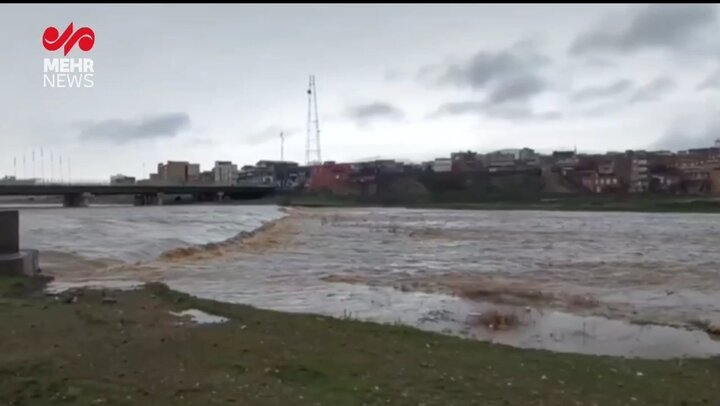 VIDEO: River in Saqqez bursts its banks after heavy rain