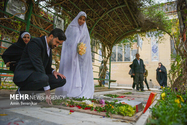 شہداء کے کنارے آسمانی بندھن
