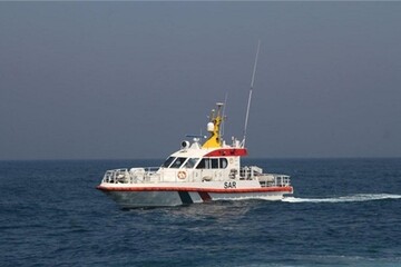 ۵ خدمه موتور لنج باری در مسیر دوبی-گناوه از غرق شدن نجات یافتند