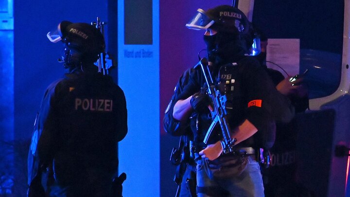 Eight dead and three seriously injured in shooting in Hamburg