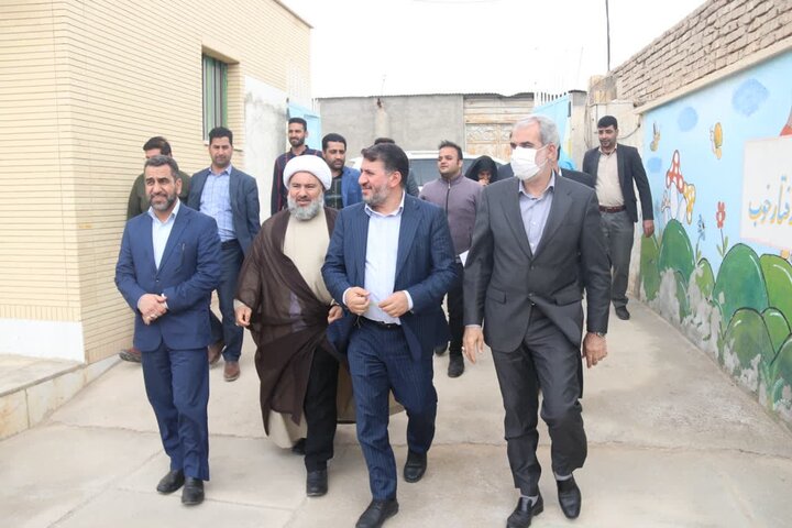 بازدید وزیر آموزش و پرورش از پروژههای نیمه کاره آموزشی در ابرکوه