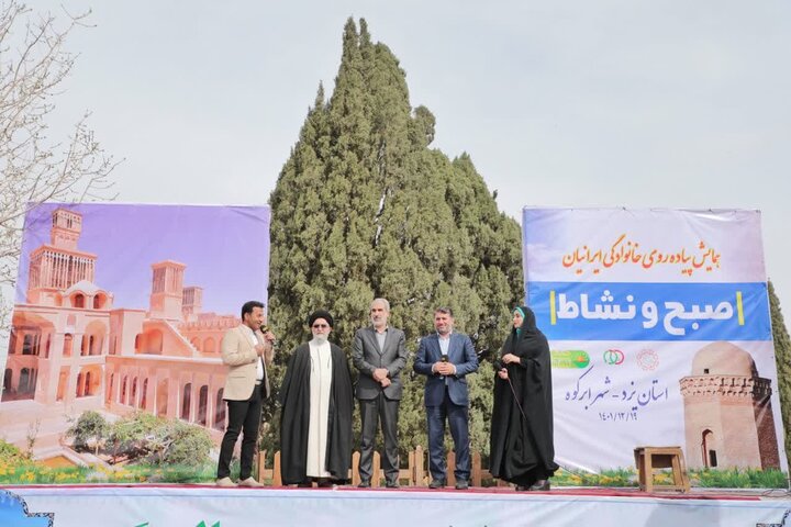 بازدید وزیر آموزش و پرورش از پروژههای نیمه کاره آموزشی در ابرکوه