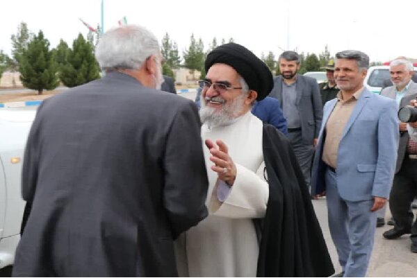 بازدید وزیر آموزش و پرورش از پروژههای نیمه کاره آموزشی در ابرکوه